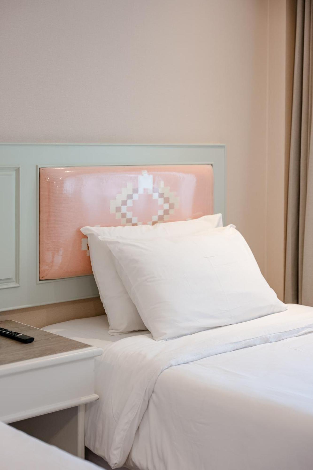 Dhevaraj Hotel Nan Kültér fotó