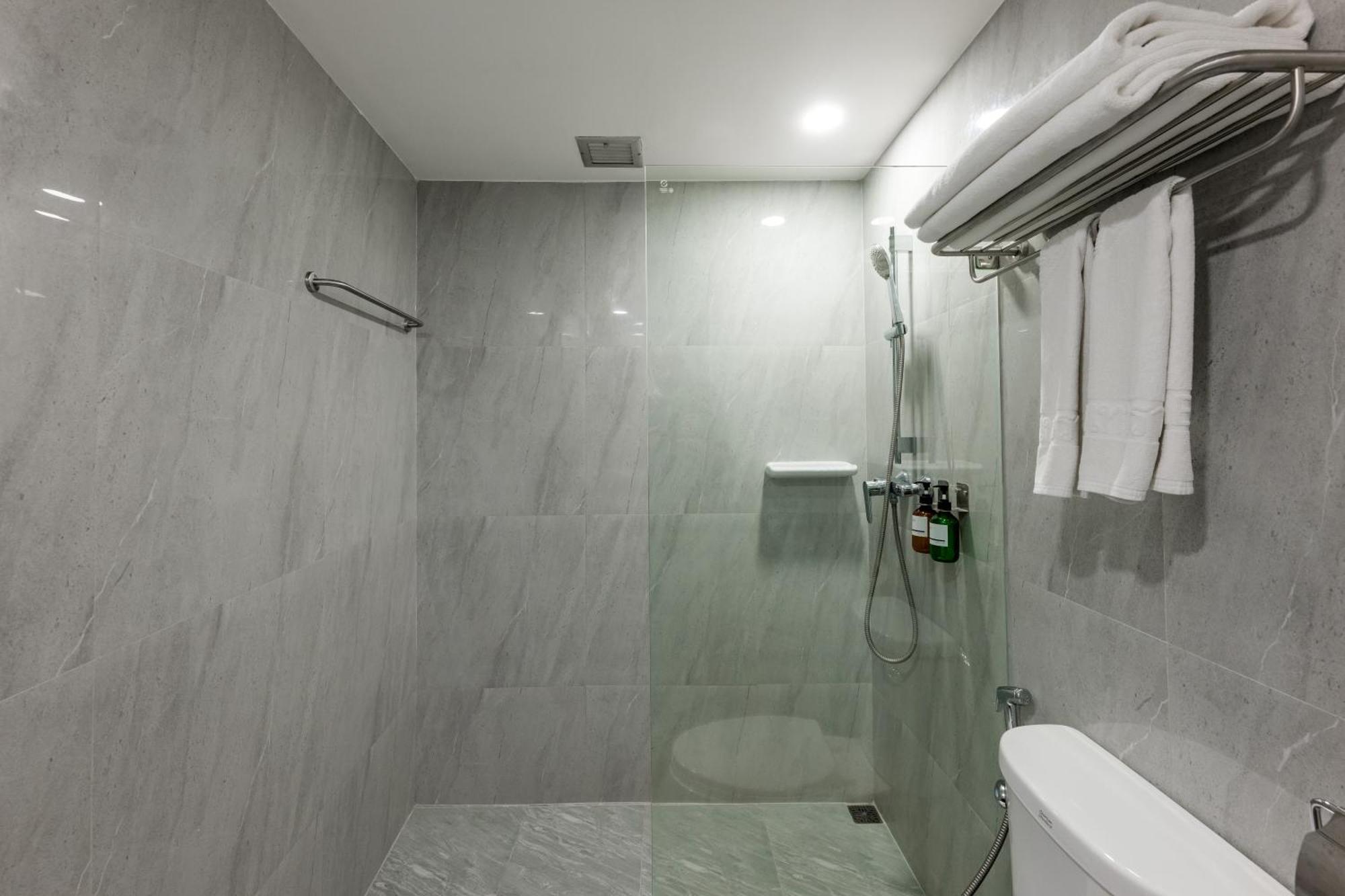 Dhevaraj Hotel Nan Szoba fotó
