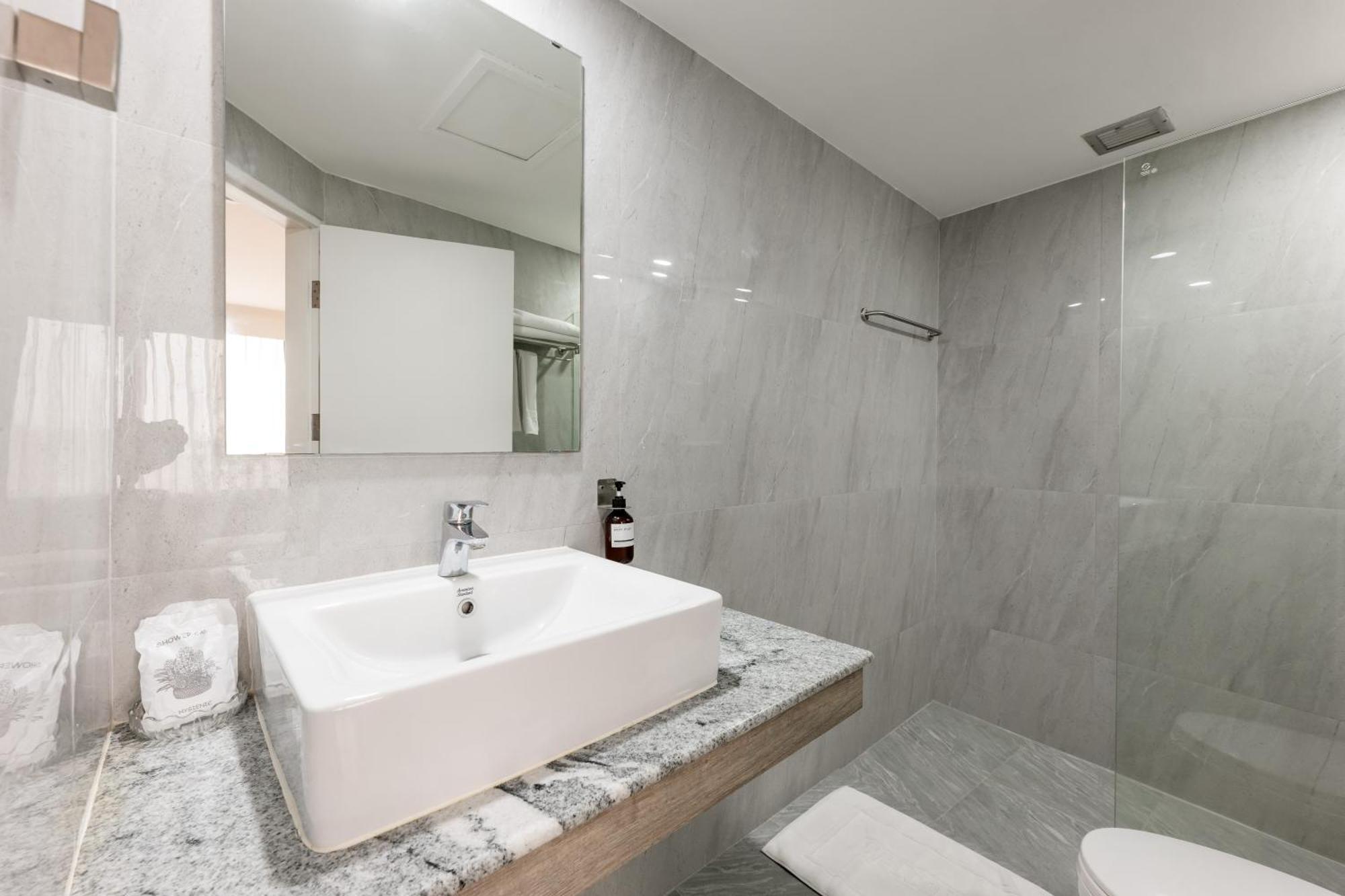 Dhevaraj Hotel Nan Szoba fotó