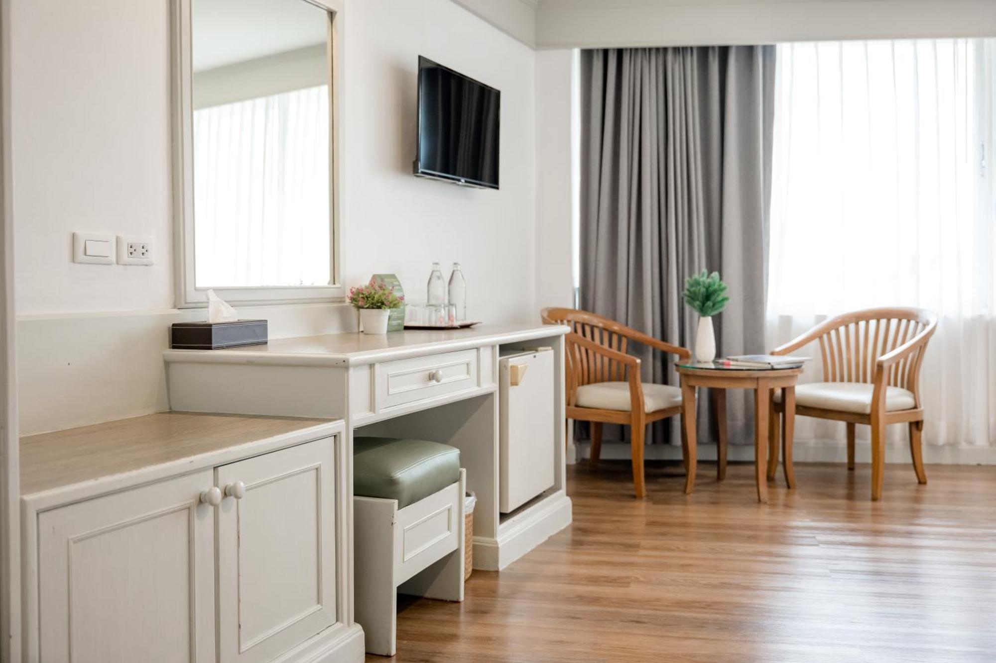 Dhevaraj Hotel Nan Kültér fotó